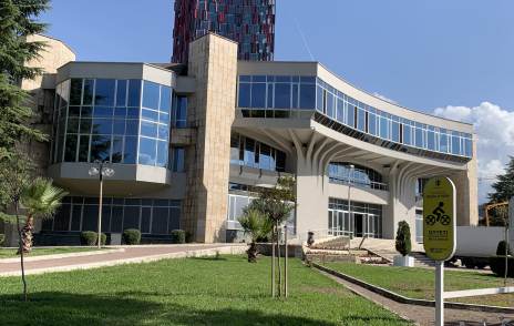 Pallati i Kongreseve drejt rikonstruksionit: Shpallet tenderi per fasaden e nderteses